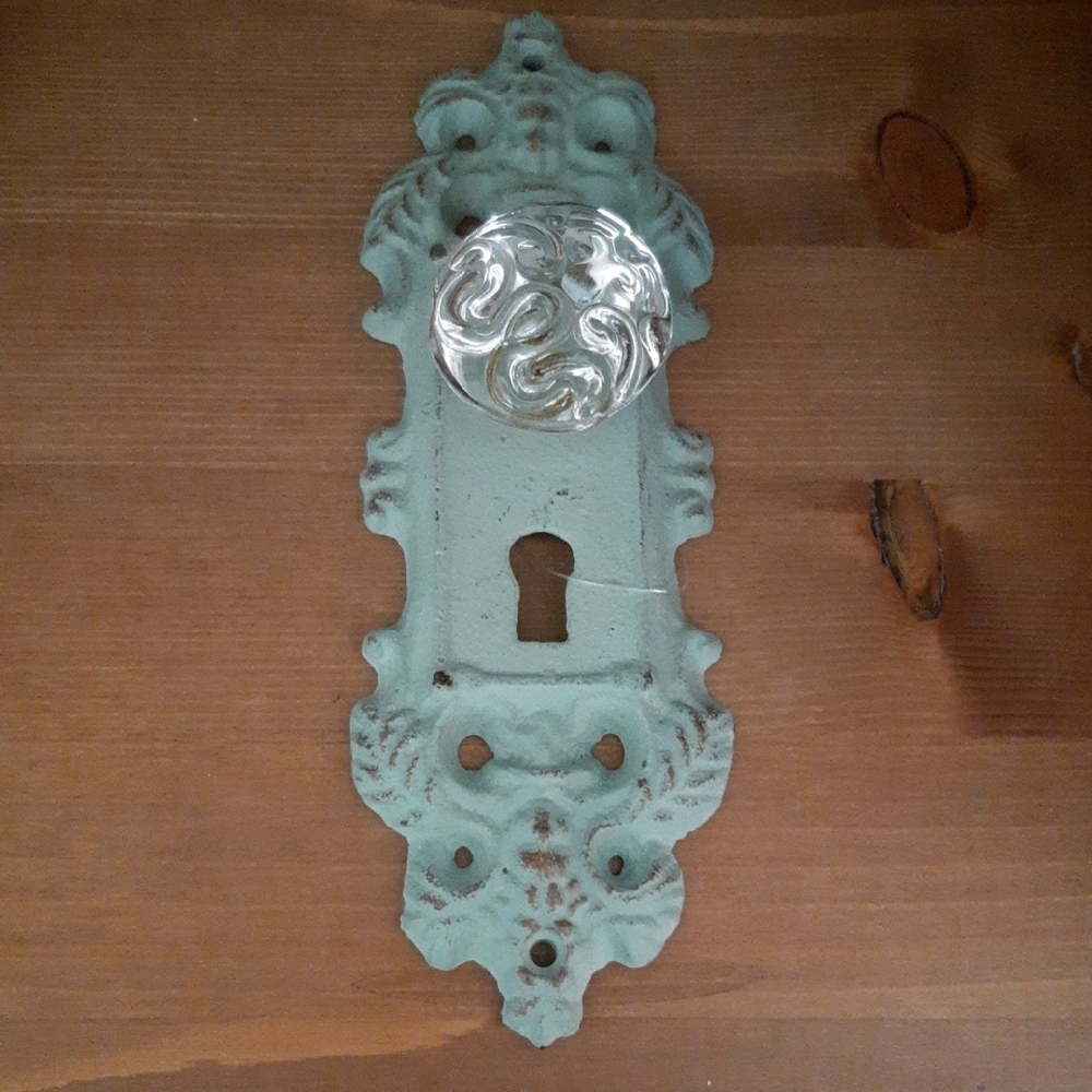Vintage Style Green Wall Decor with Glass Knob